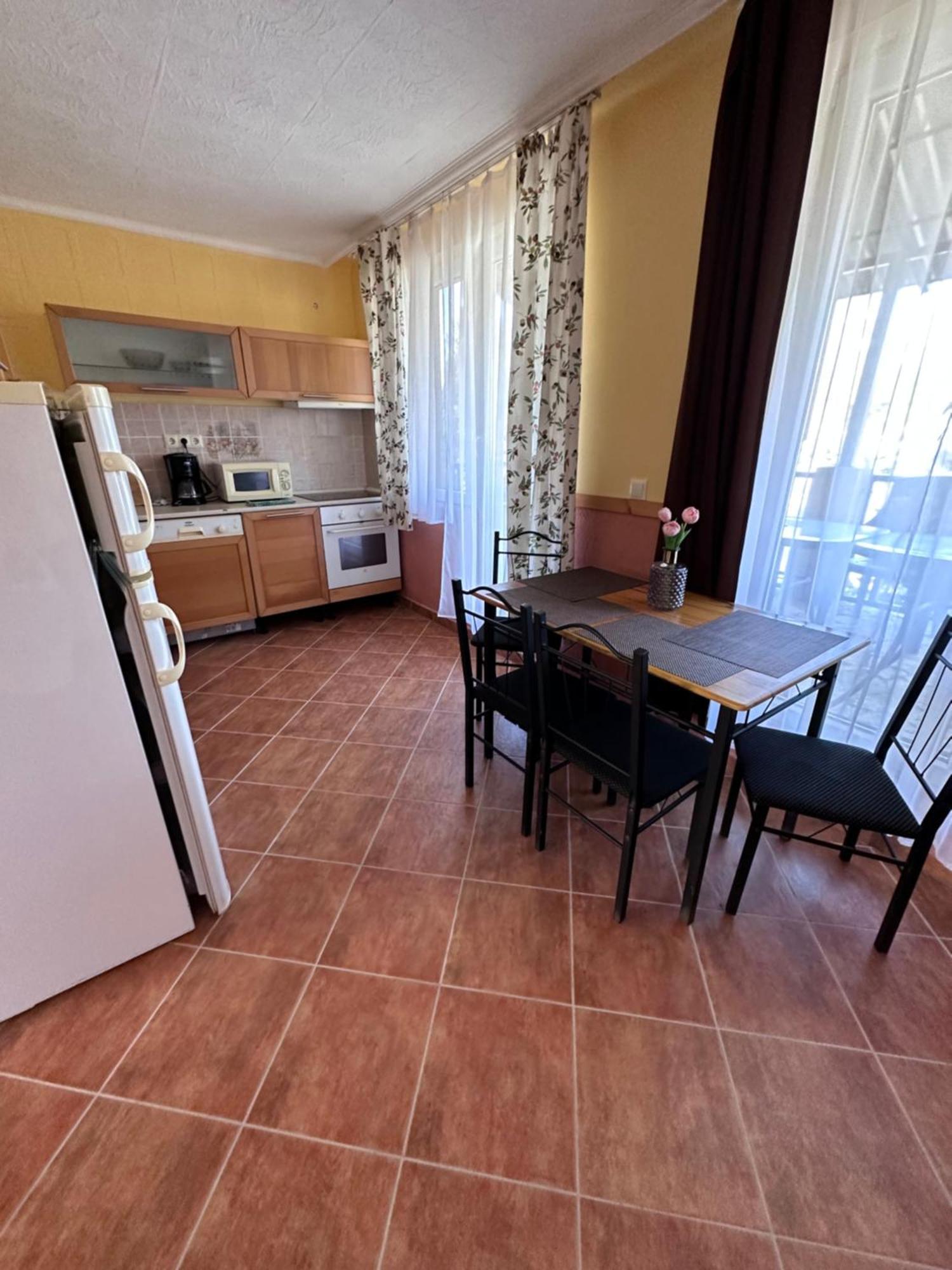 Aranyeso Apartman Hajdúszoboszló Exteriör bild