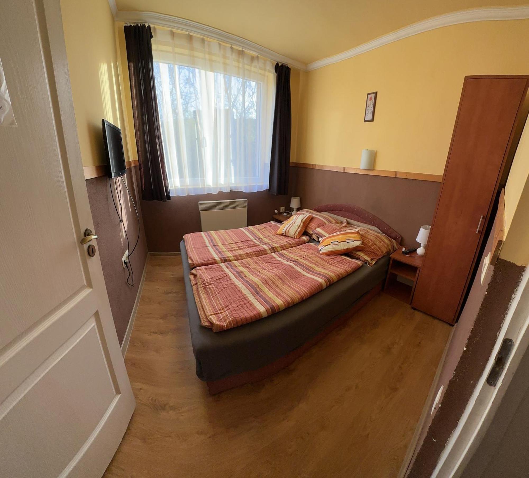 Aranyeso Apartman Hajdúszoboszló Exteriör bild